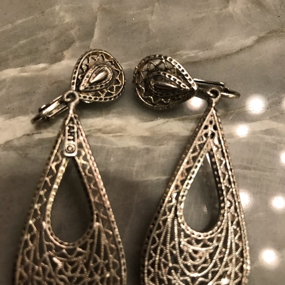 Silver Tone Dangle Clip On Earrings Estate Signed 2.5” Vintage. - Picture 6 of 6